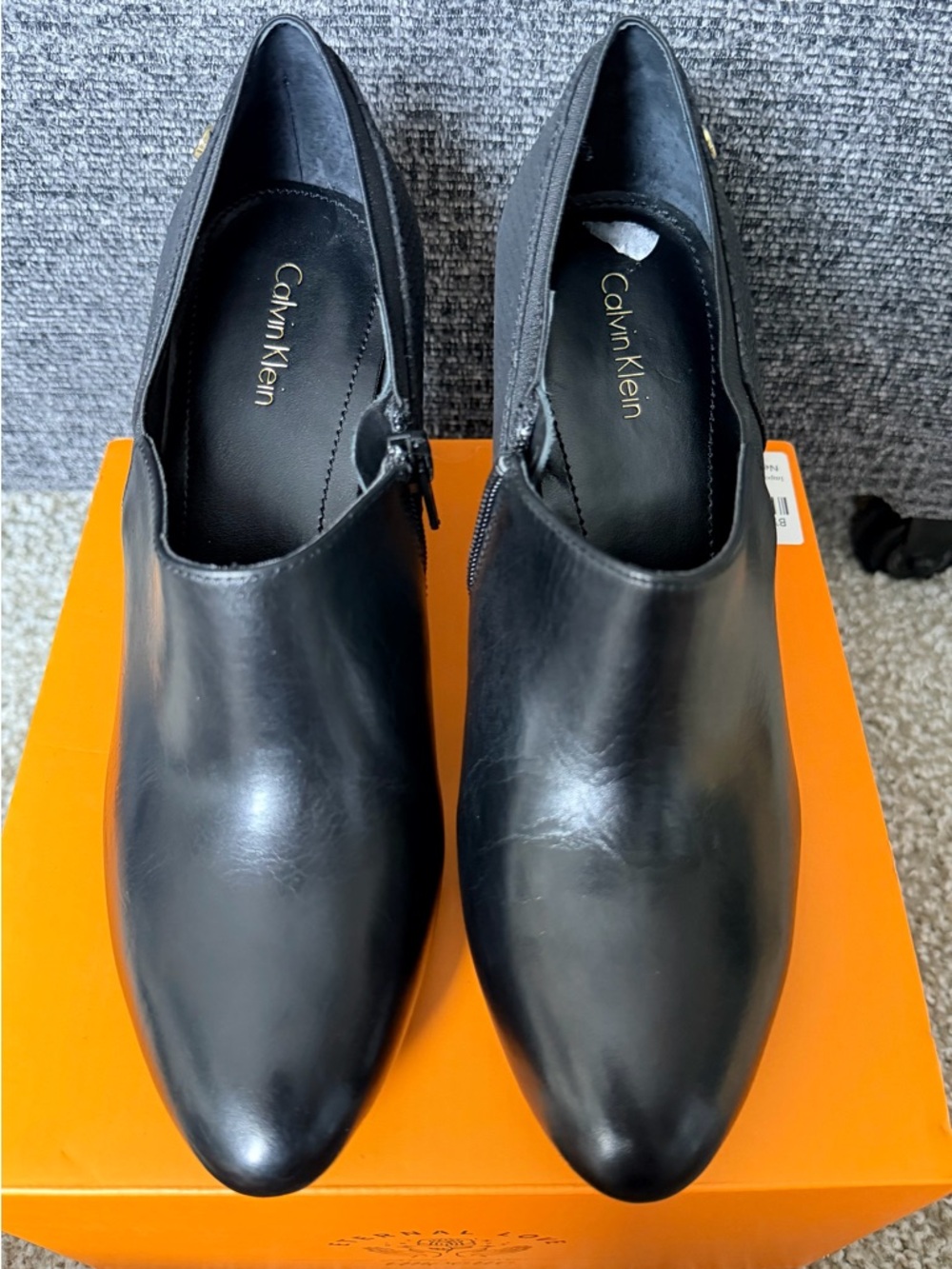 💕Calvin Klein Pointed Toe Ankle Booties